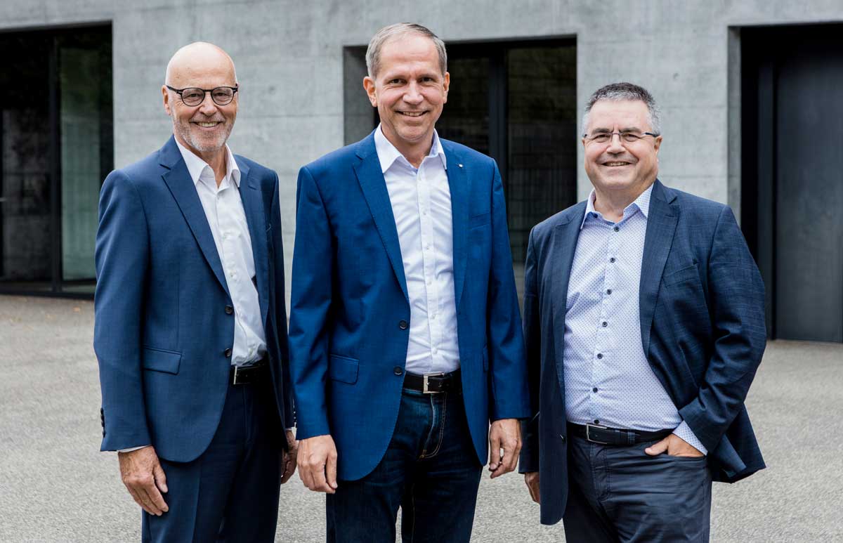 Alter und neue RWB Verwaltungsratspräsident mit Geschäftsführer Michael Sarbach in der Mitte.